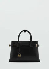 Bolso tipo shopper color marrón con doble asa corta, forro interior y detalle de candado decorativo.