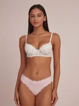 Colaless de algodón color blanco con estampado de flores pequeñas y detalle de moño en el frente.