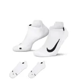 Medias invisibles para running de Nike, color blanco, con tecnología que ofrece comodidad y ajuste.