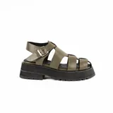 Sandalia de cuero color verde militar, con tiras anchas entrecruzadas, hebilla lateral y plataforma track color negro.