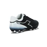 Championes de fútbol Diadora Mondiali MD Teen, color negro con detalles en blanco.