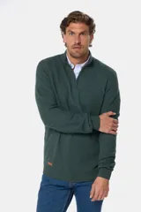 Buzo azul marino de punto con medio cierre y cuello alto.