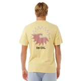 Remera amarilla de manga corta con estampado pequeño en el pecho con el logo de la marca.
