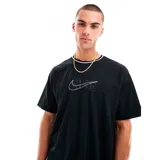 Remera negra de corte holgado con cuello redondo y mangas cortas. Estampado frontal con logo Nike Swoosh en color gris claro.