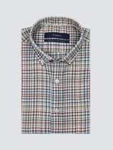 Camisa de hombre a cuadros azules y blancos, de algodón, con cuello abotonado y logo bordado en el pecho.
