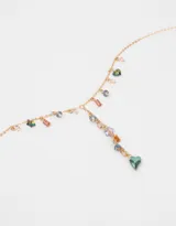 Collar dorado con dije central en forma de Y, con cadena de eslabones y colgantes de piedras de colores.