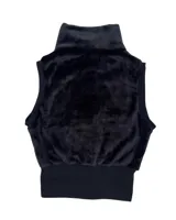 Chaleco negro de polar suave con cierre frontal y cuello camisero.