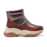 Bota casual marrón con caña corta, parte superior acolchada color bronce y plataforma con suela dentada.