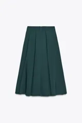 Falda midi verde oscuro con tablas, de tiro alto y cierre trasero con cremallera oculta.