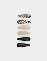Set de seis hebillas tic tac para el pelo, con diseños variados: animal print de leopardo en tonos beige y marrón, y lisas en color beige y negro.