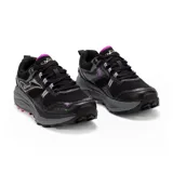 Championes deportivos Joma TK Shock Lady 2501, color negro con detalles en gris y violeta. Diseñados para trail running y trekking.