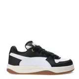 Championes Puma negros con detalles en blanco y suela color caramelo.