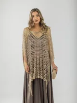 Poncho calado color dorado con flecos y lurex.