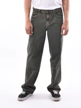 Pantalón de jean gris oscuro con efecto gastado y corte recto.