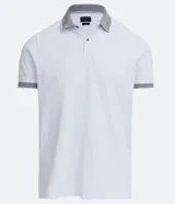 Polo de manga corta color beige, confeccionada en algodón con cuello jacquard y ribete en las mangas.