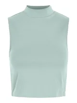 Top celeste sin mangas con cuello alto.