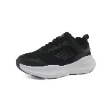 Championes deportivos Umbro Dash, color negro con logo en el lateral y suela blanca.