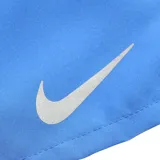 Short deportivo Nike Dri-FIT Challenger para hombre, color gris con logo blanco en la pierna izquierda. Confeccionado en tejido ligero y transpirable con tecnología Dri-FIT, cintura elástica con cordón, calzoncillo interior y bolsillos laterales.