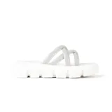 Ojotas plateadas con plataforma blanca de 6 cm y tiras sintéticas cruzadas con strass.