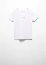 Remera negra de algodón con cuello redondo y logo de la marca estampado en el pecho.