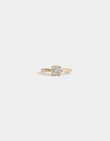 Anillo plateado con strass transparente engarzado.