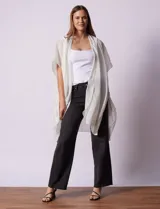 Kimono de gasa color blanco con apliques de brillos, marca Jessica Mc Clintock.