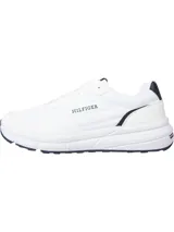 Zapatillas Tommy Hilfiger blancas con detalles en azul marino. Presentan una mezcla de texturas en los paneles y el logo de la marca en el lateral. Suela gruesa de EVA y cierre con cordones.