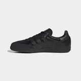 Championes Adidas Samba OG color negro, con exterior de piel con textura de cocodrilo, las tres tiras laterales en cuero liso y puntera de gamuza.