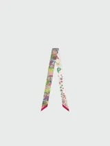 Cinta de seda multicolor con estampado floral y geométrico.