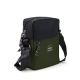 Morral bandolera de nylon en dos colores, azul y negro, con logo "Lincoln's Outdoor Collection" estampado en blanco. Tiene correa larga regulable, dos bolsillos frontales con cierre y un bolsillo interior.