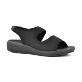 Sandalia casual negra con plataforma baja, tiras anchas y ajuste con velcro en el talón.