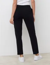 Pantalón jogger blanco de algodón con pretina elastizada.