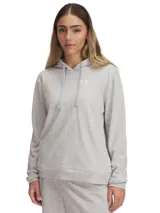 Buzo Under Armour Rival Terry Hoodie, color gris melange, con capucha ajustable con cordones y logo estampado en el pecho.
