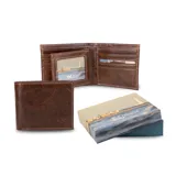 Billetera de cuero color negro, con interior liso y visor para tarjetas. Cuenta con espacio para 12 tarjetas y compartimento para billetes con cierre interno.