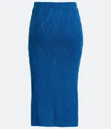 Pollera midi azul de punto con cintura elástica y diseño texturizado de rombos.