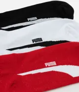 Pack de tres pares de medias Puma de caña media, en colores negro, blanco y rojo, con logo de la marca en el tobillo y detalle de rayas en el talón.