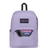 Mochila JanSport color lila, modelo Superbreak Plus, con compartimento interno para laptop y bolsillo lateral para botella.