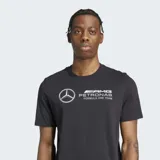Remera negra de algodón con cuello redondo y logo del equipo Mercedes AMG Petronas Formula One Team estampado en el pecho.