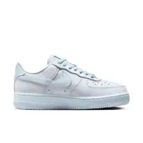 Championes Nike Air Force 1 '07 Prm de mujer color celeste.