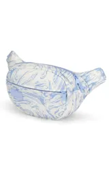 Riñonera JanSport Fifth Avenue negra con estampado de rayos blancos.