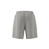 Short deportivo Adidas Basketball Legends color gris con tres tiras verticales azules a los costados.