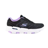 Zapatillas deportivas Skechers GO RUN 7.0 Driven, color negro con detalles en violeta y blanco. Capellada de malla técnica, contrafuerte moldeado en el talón, plantilla Skechers Air-Cooled Goga Mat, tecnología Hyper Pillar y amortiguación ULTRA GO.