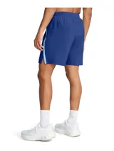 Short deportivo gris de Under Armour modelo Launch 7, con logo reflectivo en la pierna izquierda.
