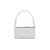 Bolso de hombro Marc Jacobs modelo The Snapshot DTM Convertible, color negro, confeccionado en cuero saffiano texturizado. Presenta logo J Marc DTM al frente, cierre de cremallera, ranuras interiores para tarjetas y correa de cuero tubular extraíble.