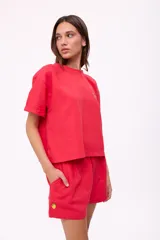 Short color crema de algodón y lino, con cintura elástica y bordado de un limón en el lateral.