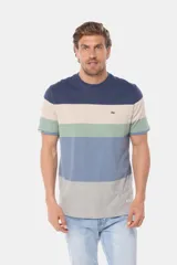 Remera de manga corta con rayas horizontales en tonos gris, verde, rosa, azul y azul marino.