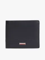 Billetera plegable de cuero negro con logo de Tommy Hilfiger esmaltado en el frente. Cuenta con compartimento para billetes y múltiples ranuras para tarjetas.