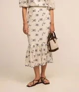 Pollera midi de laise color blanco con bordado de flores y diseño boho.