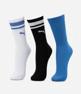 Kit de tres pares de medias deportivas Puma de caña larga. Un par color beige con dos rayas marrones horizontales en la parte superior y logo marrón en el tobillo. Un par color crema liso con logo blanco en el tobillo. Un par color marrón con una raya blanca horizontal en la parte superior y logo blanco en el tobillo.