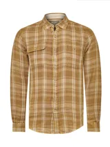 Camisa de manga larga RKF modelo Bradford, con patrón a cuadros en tonos marrón y beige. Cuenta con cuello camisero, cierre con botones, dos bolsillos en el pecho con tapeta y botón de madera, y corte modern fit.